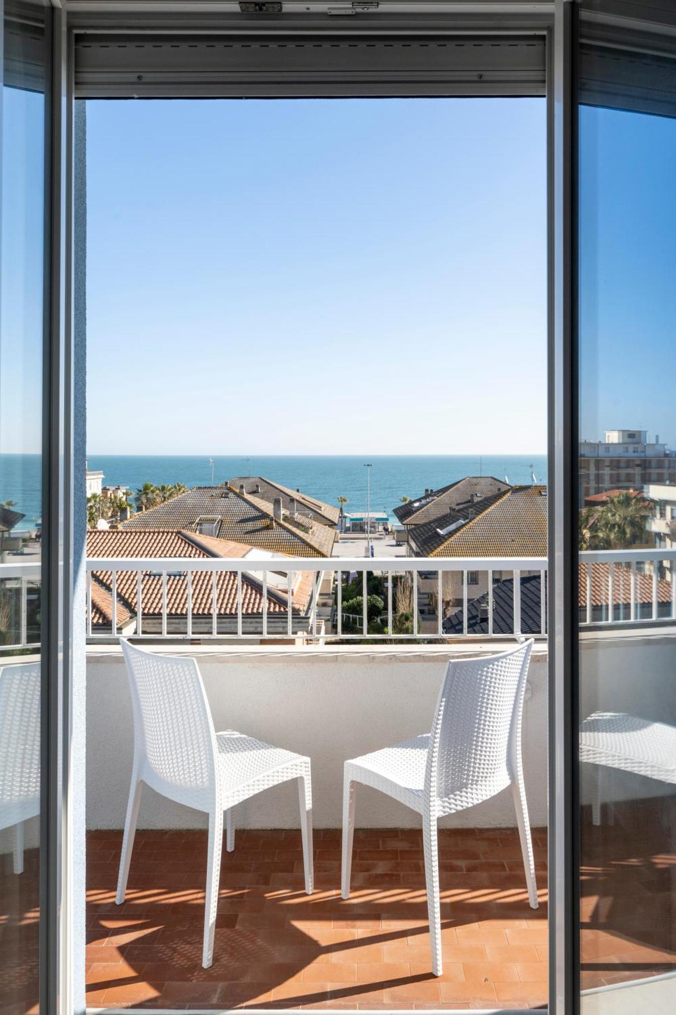 Hotel Mondial Porto Recanati Exterior photo