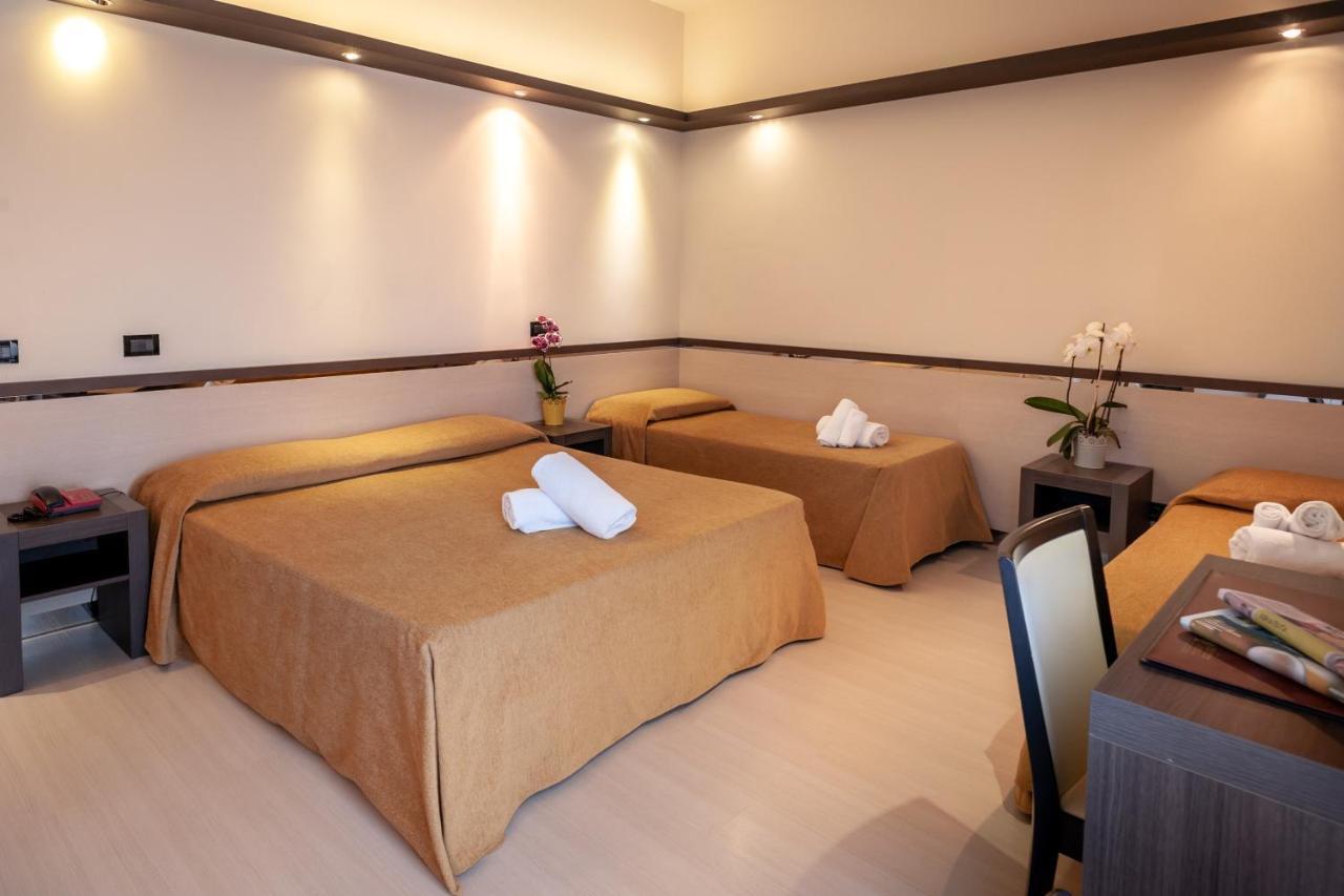 Hotel Mondial Porto Recanati Exterior photo
