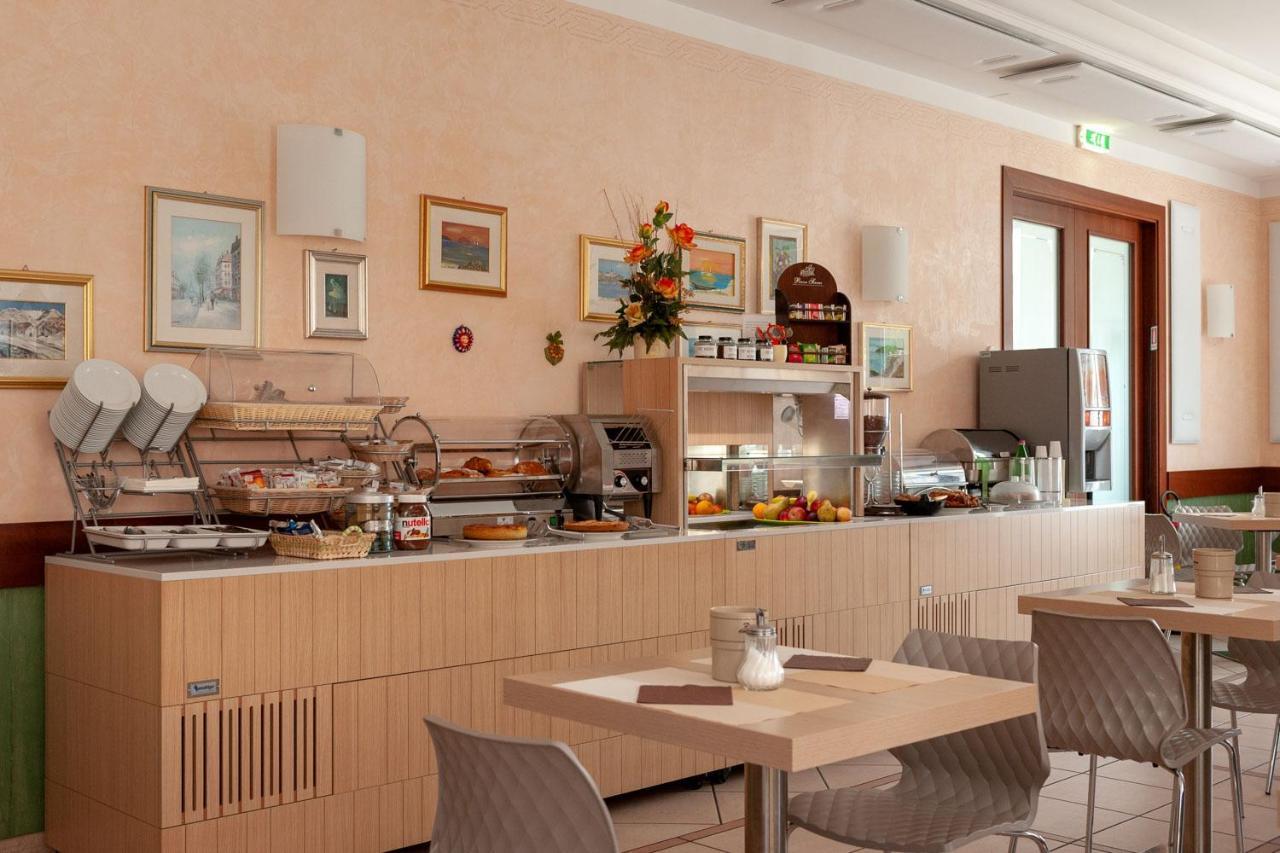 Hotel Mondial Porto Recanati Exterior photo