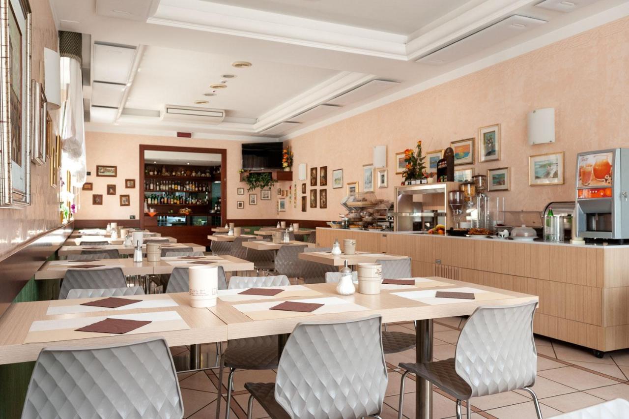 Hotel Mondial Porto Recanati Exterior photo